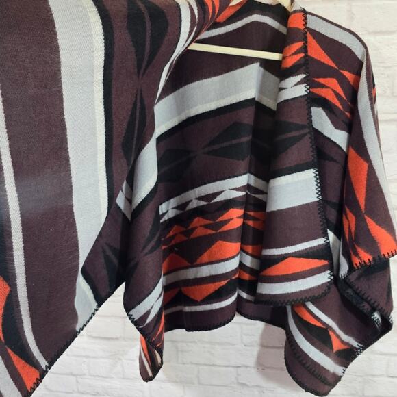 M Old Navy Womens Southwest Aztec Cozy Poncho Shawl Brown Orange Blanket Western - Picture 4 of 9